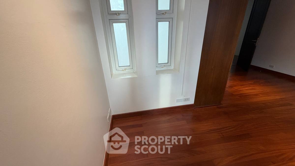 picture 4-BR House near MRT Sukhumvit (ID 2847840) - 16/42