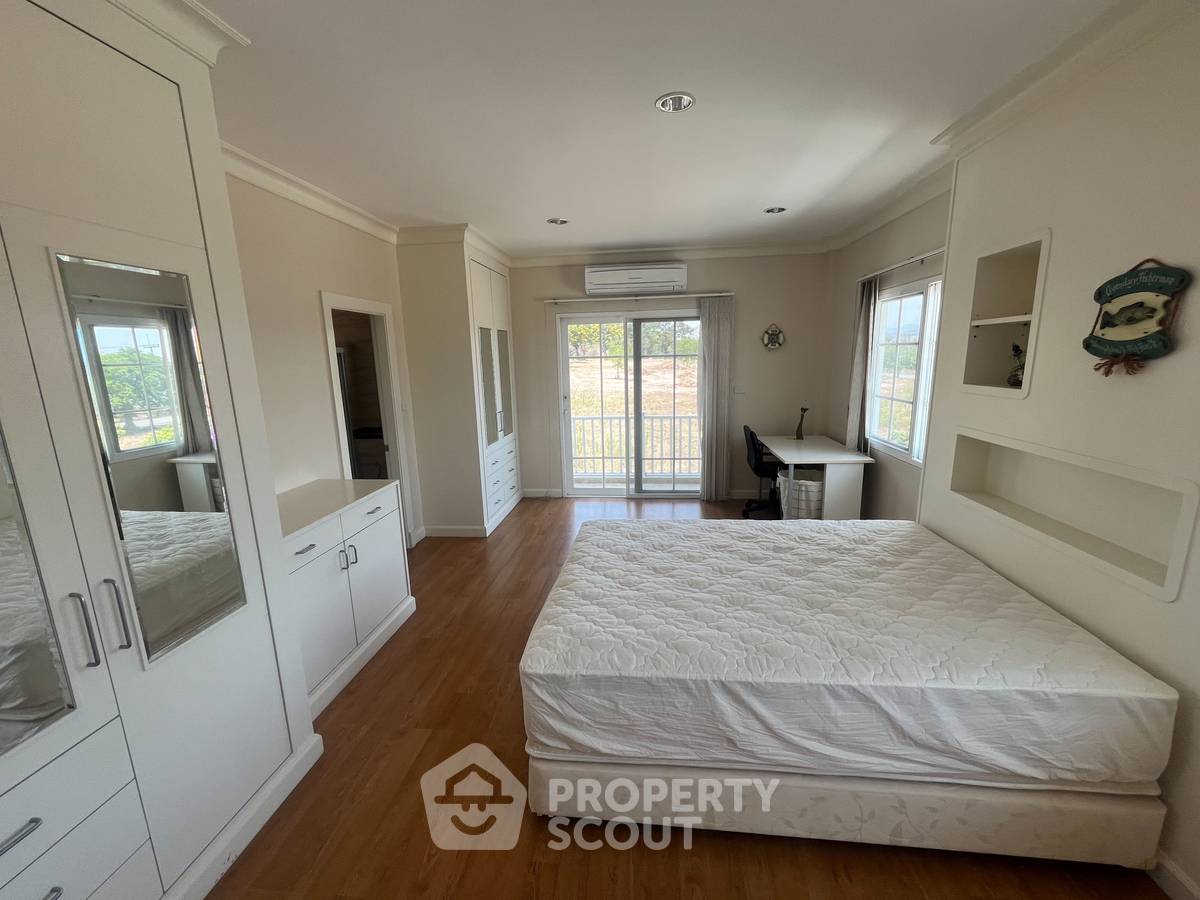 picture 7-BR Mansion on Palm Hills Golf Course (ID 2839104) - 12/41