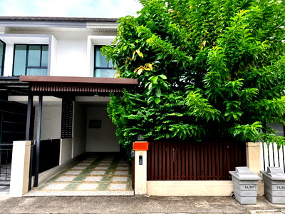 Townhouses for sale Bangkok : For Sale: 2-Storey Townhome at The Villa Ramintra–Wongwaen Extended Home | 2-Car Parking | Near Pink Line (Kubon Station)