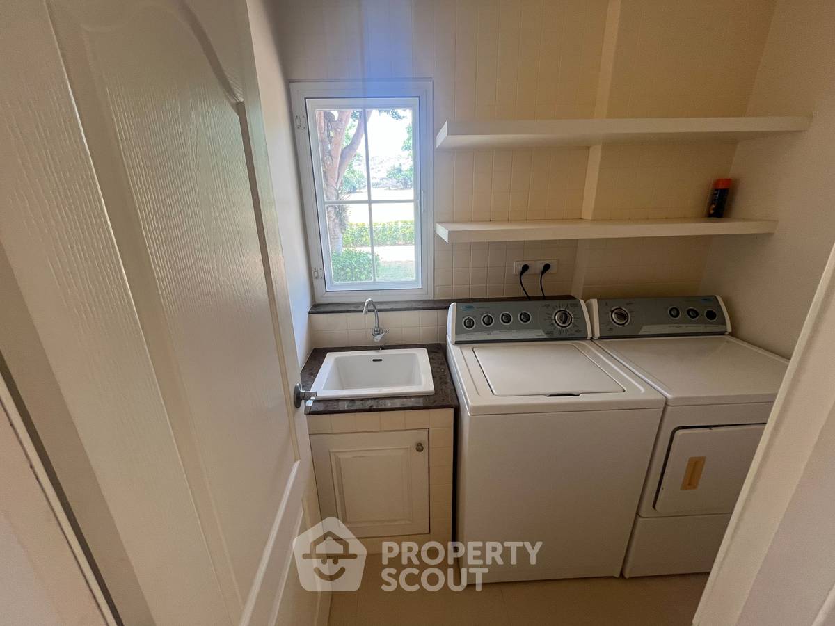 picture 7-BR Mansion on Palm Hills Golf Course (ID 2839104) - 24/41