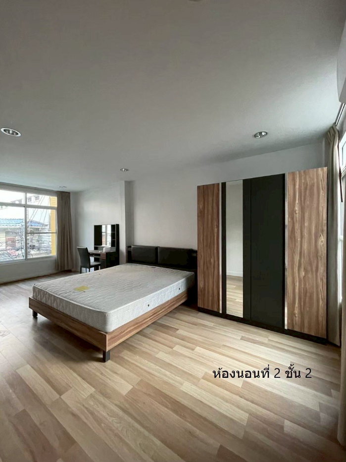 รูป 🏡TH144 | ให้เช่าทาวน์เฮาส์ 2 ชั้น รีโนเวทใหม่ หมู่บ้านอยู่เจริญ รัชดา ซ.3 พื้นที่ 200 ตร.ม. (5 นอน) ใกล้ MRT พระราม 9! - รูปที่ 16/19