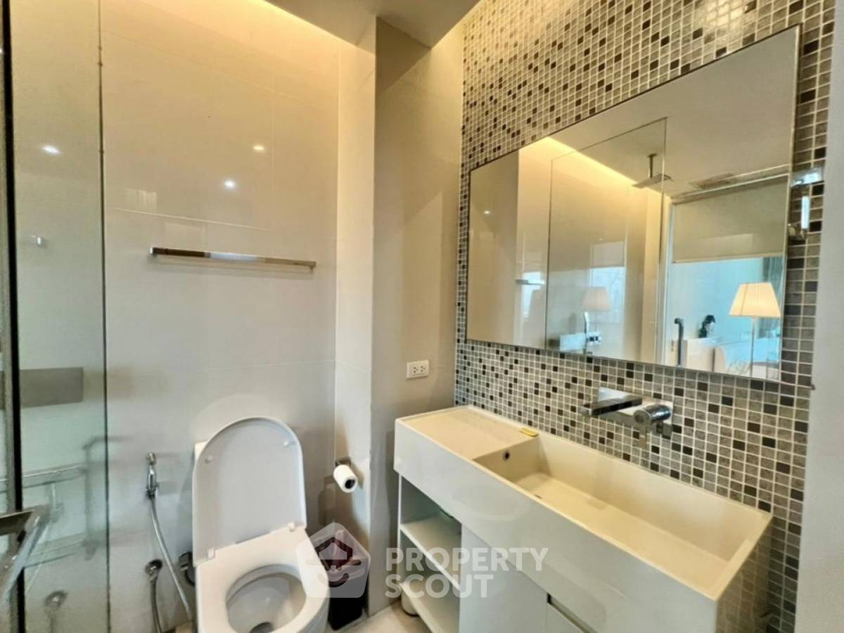 รูป คอนโด 1-ห้องนอน ที่ เดอะ รูม สุขุมวิท 21 ใกล้ MRT สุขุมวิท (ID 2103963) - รูปที่ 11/12
