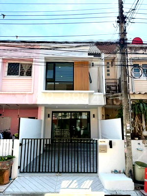 Townhouses for sale Bangkok : FOR SALE  TOWNHOUSE PROPERTY  2390000 BAHT.