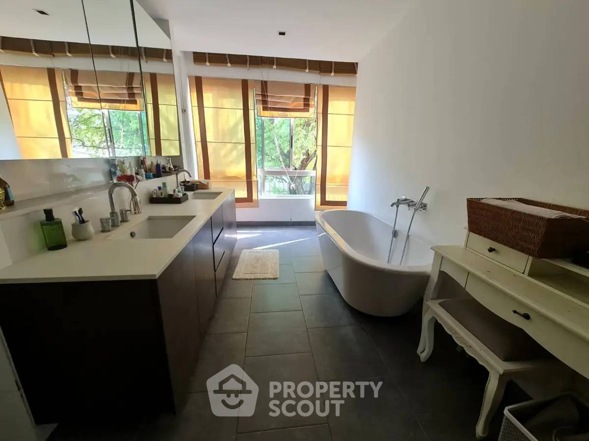 รูป คอนโด 3-ห้องนอน ที่ เดอะล็อฟท์ เย็นอากาศ คอนโดมิเนียม ใน ช่องนนทรี (ID 2828437) - รูปที่ 5/6