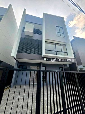 Houses for sale Lat Phrao 101 : sss545 For Sale: Feel Town Ladprao 101, a modern 3-story detached house near the Yellow Line MRT, Ladprao 101 Station.