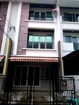 Townhouses for rent วิทยาลัยเสนาธิการทหาร : 🏢 FOR RENT:  3-Story Townhouse @ Baan Klang Muang S-Sense (Rama 9-Ladprao)