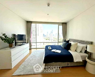 Condos for rent : 2-BR Condo at Fullerton Sukhumvit near BTS Ekkamai (ID 2842847)