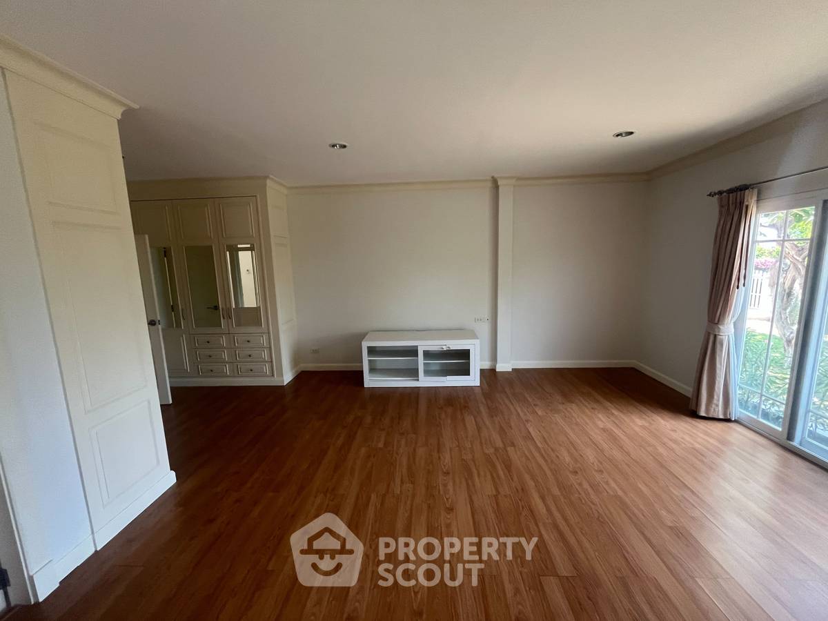 picture 7-BR Mansion on Palm Hills Golf Course (ID 2839104) - 32/41