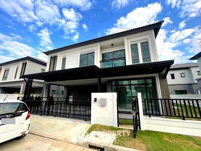 Houses for sale Bangkok : 4-BR House at Grand Britania Rama 9-Krungthepkreetha close to Suvarnabhumi Airport (ID 1357912)