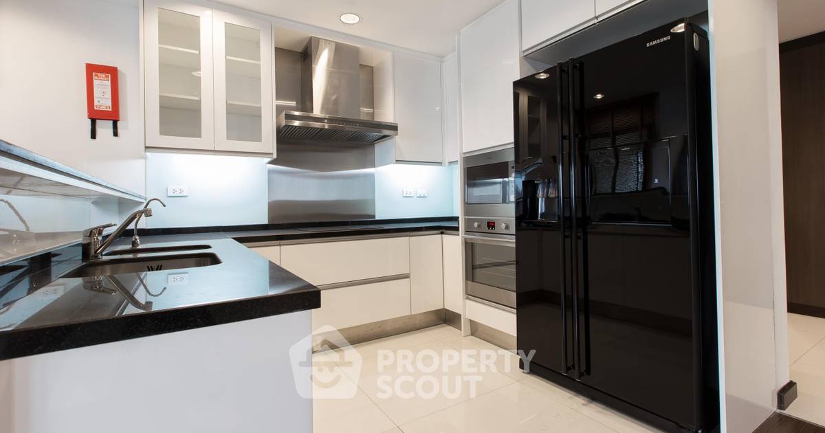 picture 3-BR Condo at Sathorn Gardens near MRT Si Lom (ID 904331) - 8/11