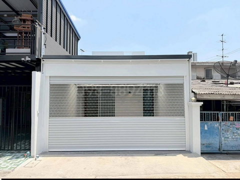 FOR SALE  TOWNHOUSE PROPERTY  2590000 BAHT.