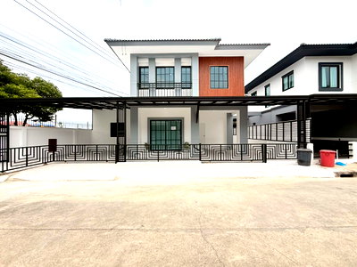 บ้านแฝด เขตคลองสามวา : หมู่บ้านพร้อมพัฒน์1  (ซอย7)  รีโนเวทใหม่ พร้อมอยู่ มีห้องนอนชั้นล่างและห้องน้ำในตัว ถนนปัญญาเนเชอรัลปาร์ค ใกล้รถไฟฟ้าสายสีชมพู