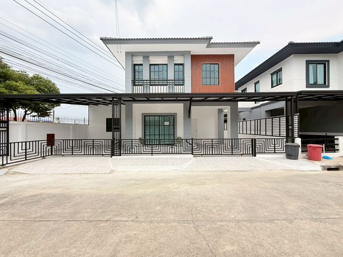 หมู่บ้านพร้อมพัฒน์1  (ซอย7)  รีโนเวทใหม่ พร้อมอยู่ มีห้องนอนชั้นล่างและห้องน้ำในตัว ถนนปัญญาเนเชอรัลปาร์ค ใกล้รถไฟฟ้าสายสีชมพู