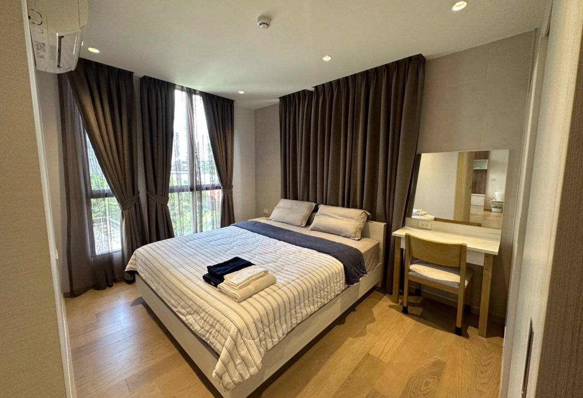 picture Runesu Thonglor                 5  - 2/10