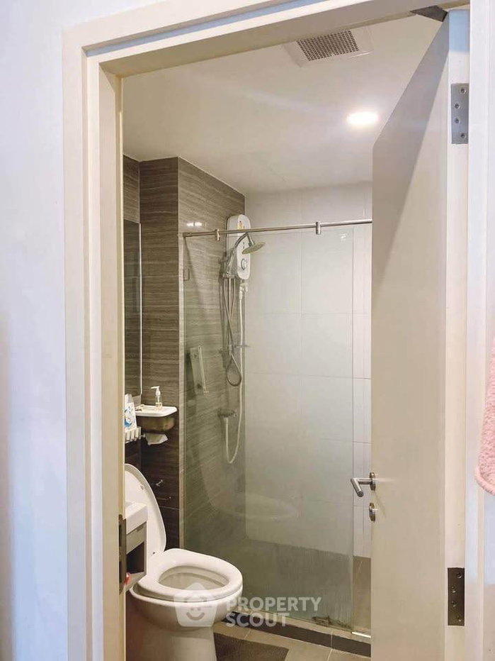 picture 1-BR Condo at Knightsbridge Phaholyothin Interchange in Anusawari (ID 2857579) - 10/17