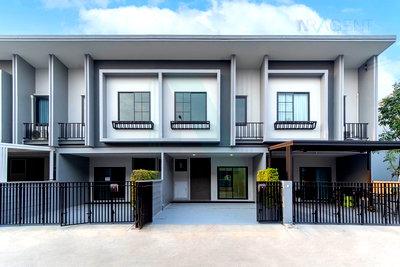 Townhouses for sale Samut Prakarn : For Sell Town house BRITANIA MEGA TOWN BANGNA 2-story 2 bedroom 3 bathroom