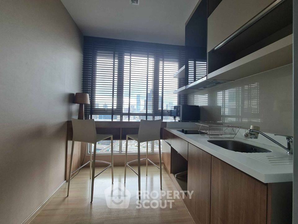 รูป คอนโด 1-ห้องนอน ที่ ริธึ่ม สาทร ใกล้ BTS สะพานตากสิน (ID 2012729) - รูปที่ 4/10