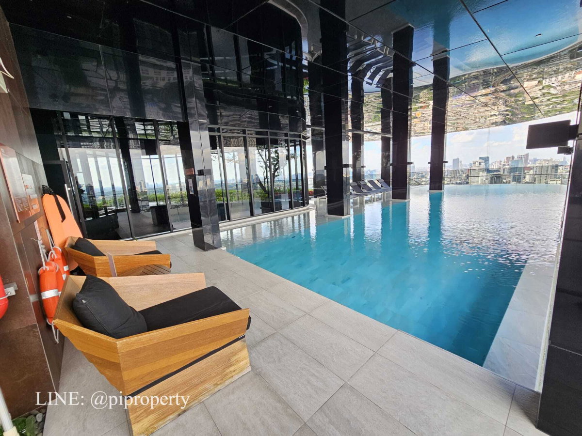 High floor 1 Bed unit for rent in Ideo Q Victory. 0 meter from BTS Victory and century the movie plaza. Great schools and hospitals surrounding.