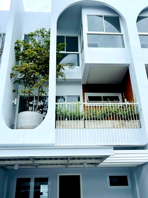 เช่าบ้านเดี่ยว เชียงใหม่ : 🏡 ให้เช่าทาวน์โฮม หลังใหญ่ 3 ชั้น ในโครงการ เดินทางสะดวก ติดถนนวงแหวนรอบ 2 - พร้อมเฟอร์นิเจอร์ครบ ทำเลดีมาก ใกล้รวมโชค โรงเรียนนานาชาติ Supermarket