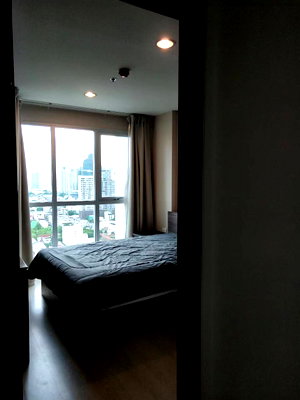 Condos for rent Central Silom : [P-50278] Condo for Rent! Rhythm Sathorn-Narathiwas, Floor 23, City View, 22K near BTS Chong Nonsi 085-592-2897 Line: @easythaihome
