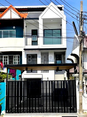 ทาวน์โฮม ศูนย์ฝึกอบรม tot : ขายทาวน์โฮม 3 ชั้น เล่นระดับ ซอยติวานนท์43 พื้นที่ 29 ตรว 4นอน 3น้ำ ตกแต่งใหม่พร้อมอยู่ ใกล้สถานีรถไฟฟ้า สามัคคี