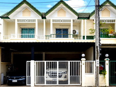 ทาวน์โฮม กรุงเทพมหานคร : ขายด่วน ทาวน์เฮ้าส์ 2 ชั้น ลาดพร้าว 101 ใกล้รถไฟฟ้าสายสีเหลือง สถานีลาดพร้าว 101 เนื้อที่ 19 ตร.ว. 3 ห้องนอน 2 ห้องน้ำ ทางลัดเลียบด่วนเอกมัย-รามอินทรา
