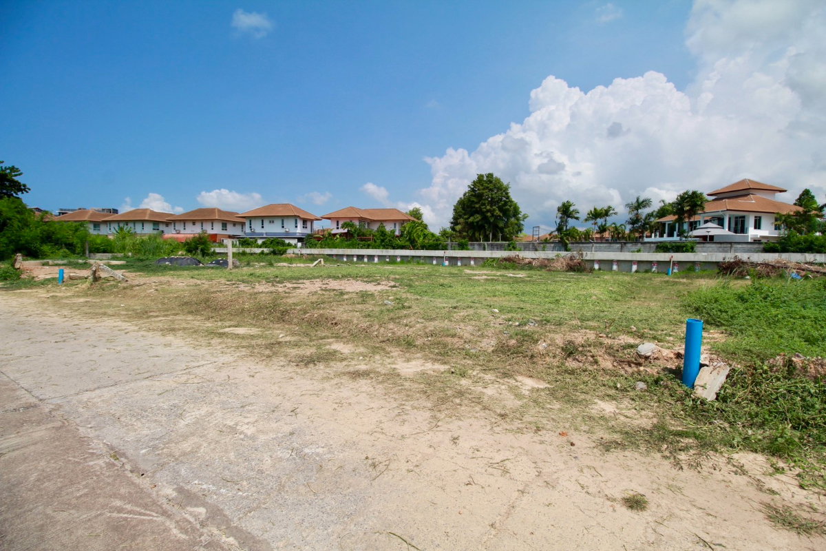 รูป ขายที่ดินถมแล้ว 2 แปลงๆละ150 ตร.วาในหมู่บ้านโชคดี เนินพระ ระยอง ถนนราชชุมพล(ค2)หลังห้าง Passione shopping (แบ่งขายได้) - รูปที่ 2/11