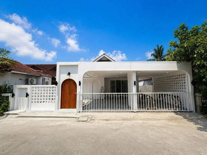 ขายบ้านรีโนเวทในหมู่บ้านธีรพร เนื้อที่ 59 ตรว. 3 ห้องนอน2 ห้องน้ำ
