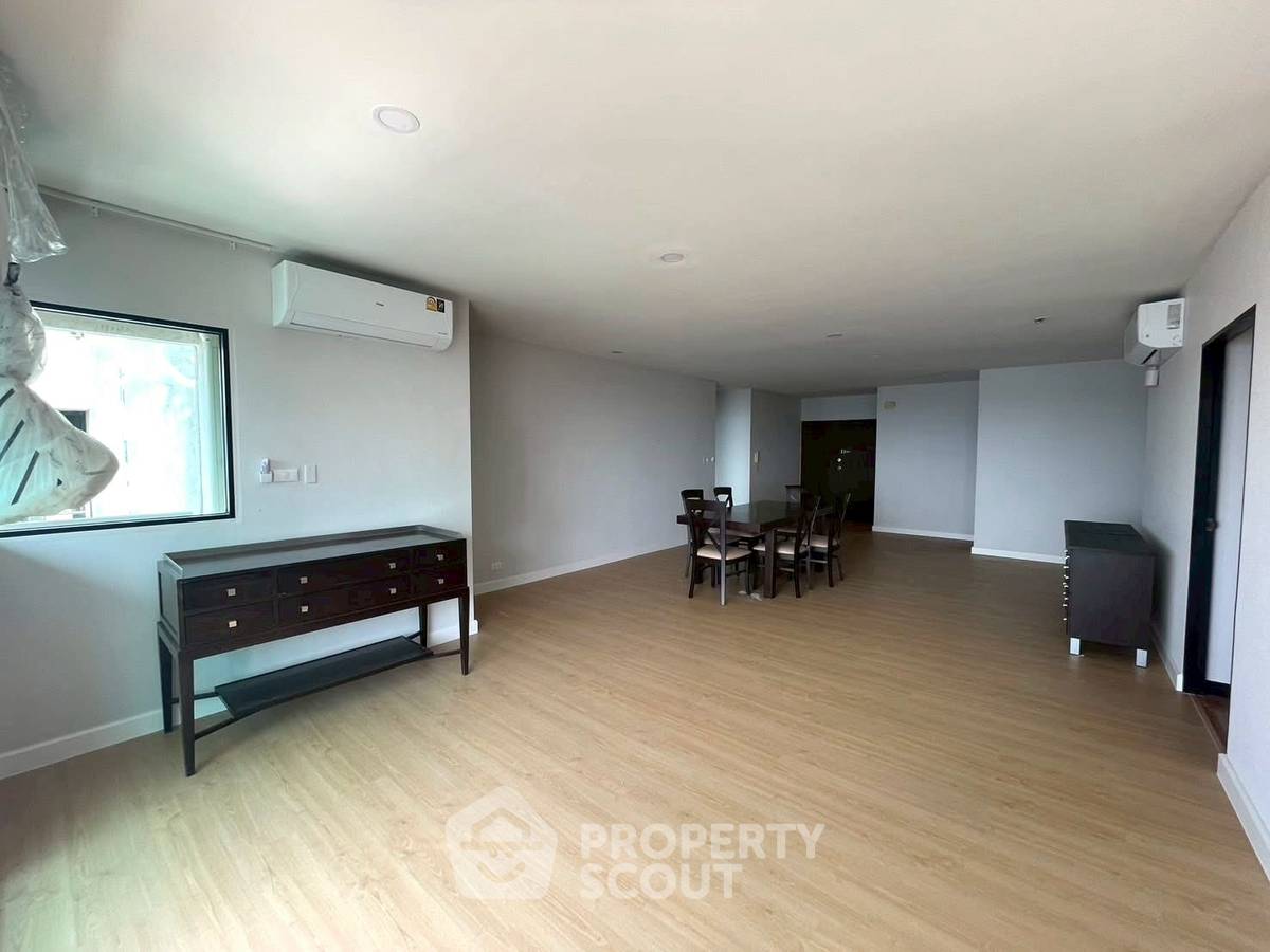 รูป คอนโด 3-ห้องนอน ที่ สาธร การ์เด้นส์ ใกล้ MRT สีลม (ID 2858085) - รูปที่ 3/19