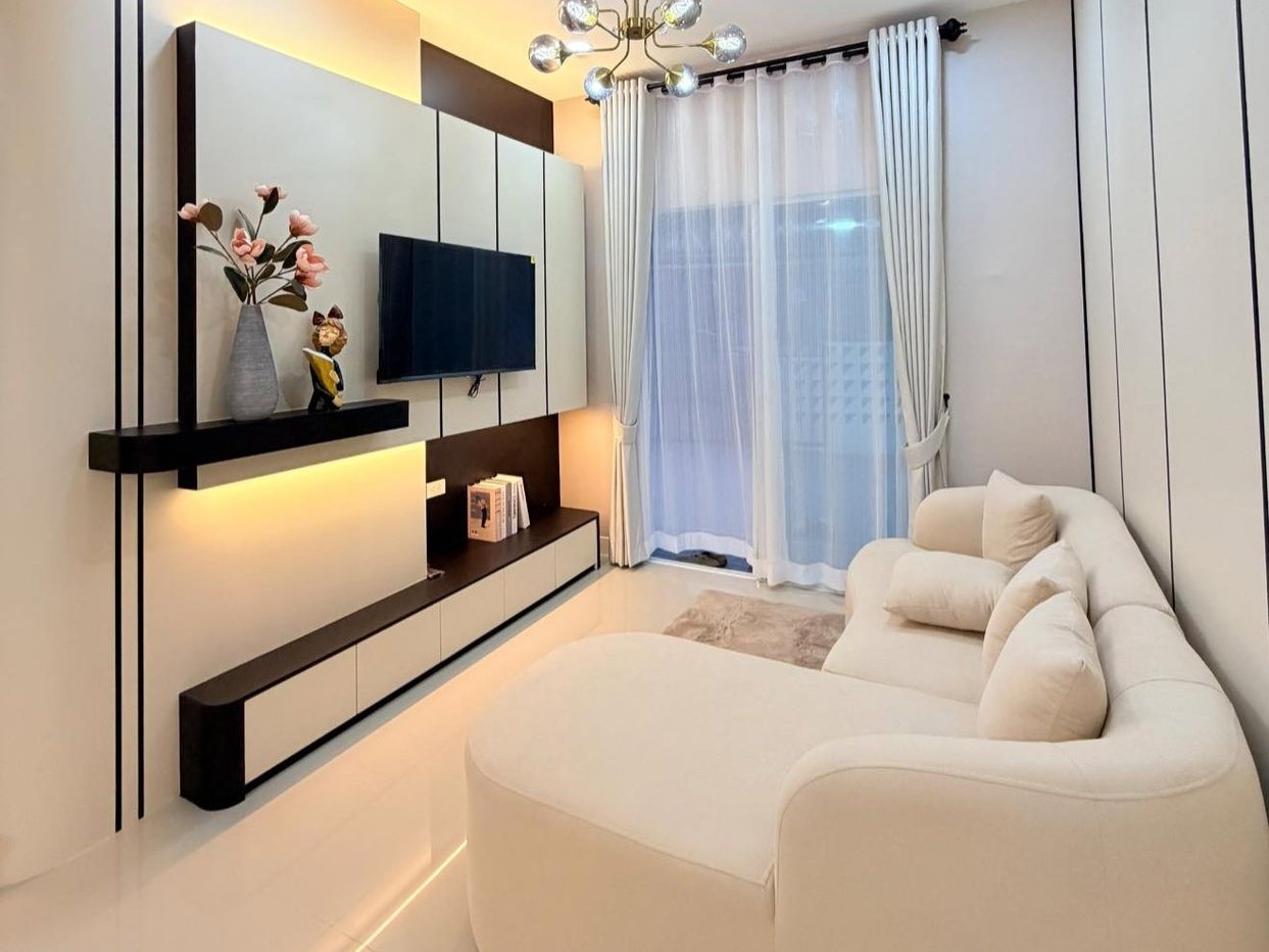รูป Townhome for Sale Tungklom Tanman East Pattaya Fully Built-in - รูปที่ 1/18