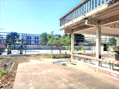 Twin houses for sale Bangkok : Land for sale with buildings, Lasalle 43