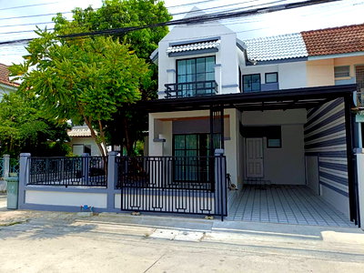 บ้านแฝด กรุงเทพมหานคร : ทาวน์เฮ้าส์2ชั้น ตกแต่งรีโนเวทใหม่ หลังมุมนอก หมู่บ้าน พูนสินธานี3 ซอย1 ถนนเคหะร่มเกล้า64 ลาดกระบัง ใกล้ทางด่วน แอร์พร้อตลิงค์ สนามบินสุวรรณภูมิ