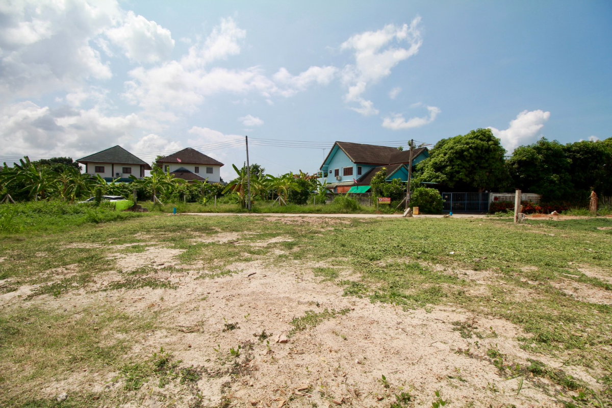 รูป ขายที่ดินถมแล้ว 2 แปลงๆละ150 ตร.วาในหมู่บ้านโชคดี เนินพระ ระยอง ถนนราชชุมพล(ค2)หลังห้าง Passione shopping (แบ่งขายได้) - รูปที่ 6/11