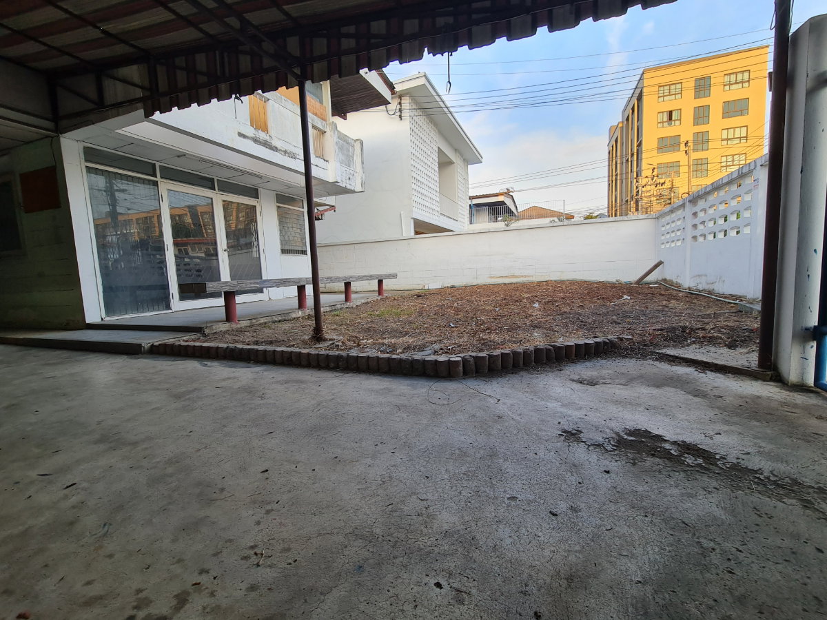 รูป ให้เช่าบ้านเดี่ยวทำเลดี 60 ตรว. (ตามภาพ) หมู่บ้านเสรี 2, ถ.รามคำแหง 24 แยก 28, เหมาะทำที่อยู่อาศัย, Home Office, โกดังเก็บสินค้า, Food Delivery - รูปที่ 12/40