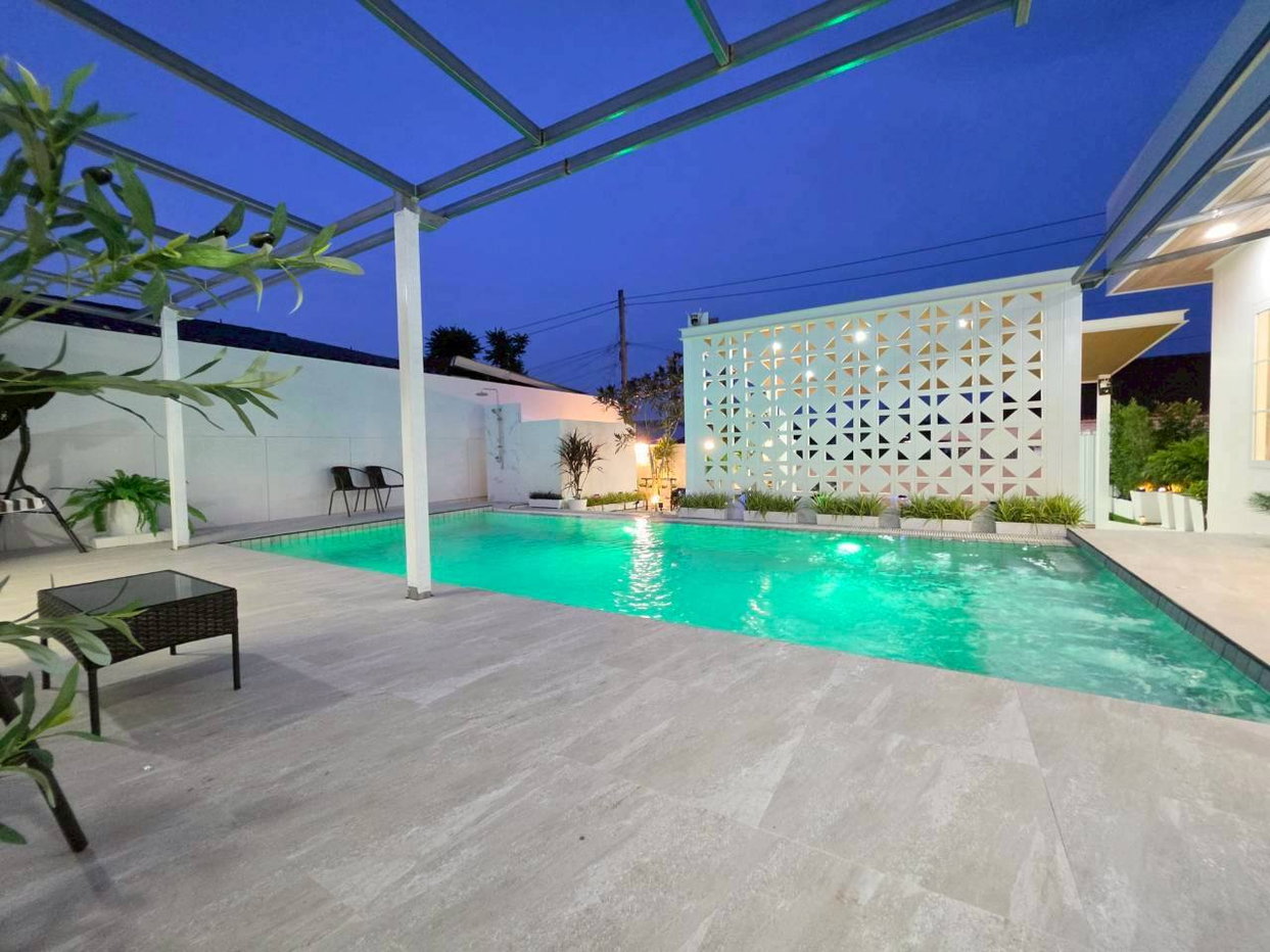 รูป Modern Pool Villa for Sale East Pattaya Noen Plub Wan - รูปที่ 2/19