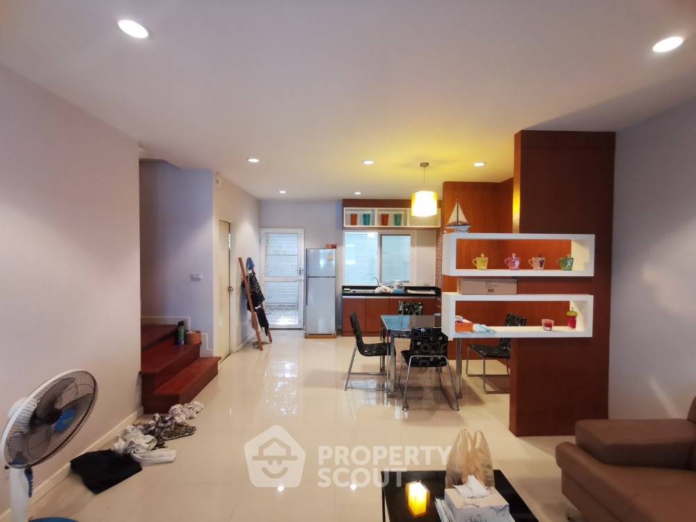 รูป ทาวน์เฮาท์ 2-ห้องนอน ที่ ดิ เอ็กซ์คลูซีฟ พัฒนาการ 44 ใน สวนหลวง (ID 1526879) - รูปที่ 2/11