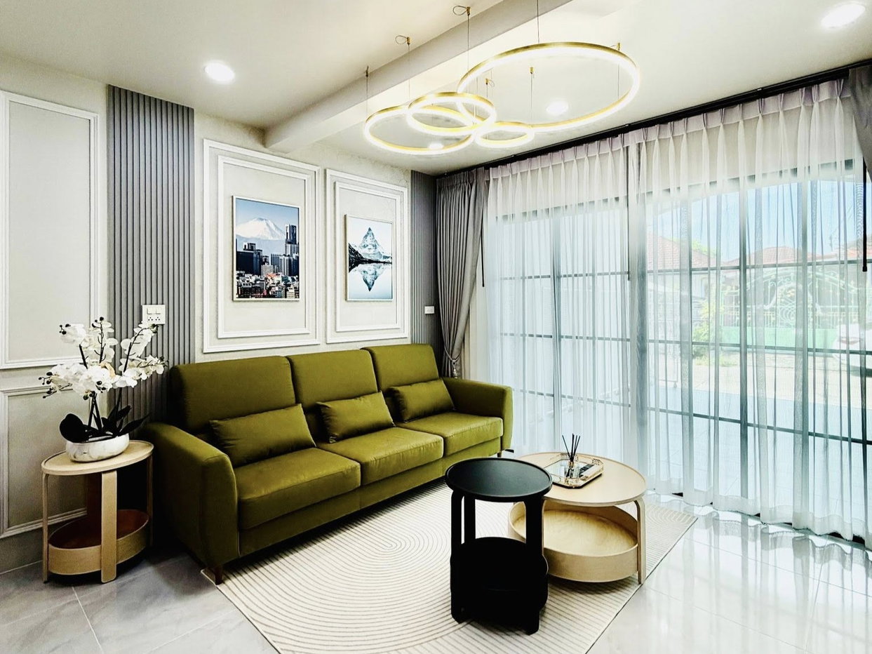 picture Modern Classic Townhome for Sale Ready to Move In - 1/18