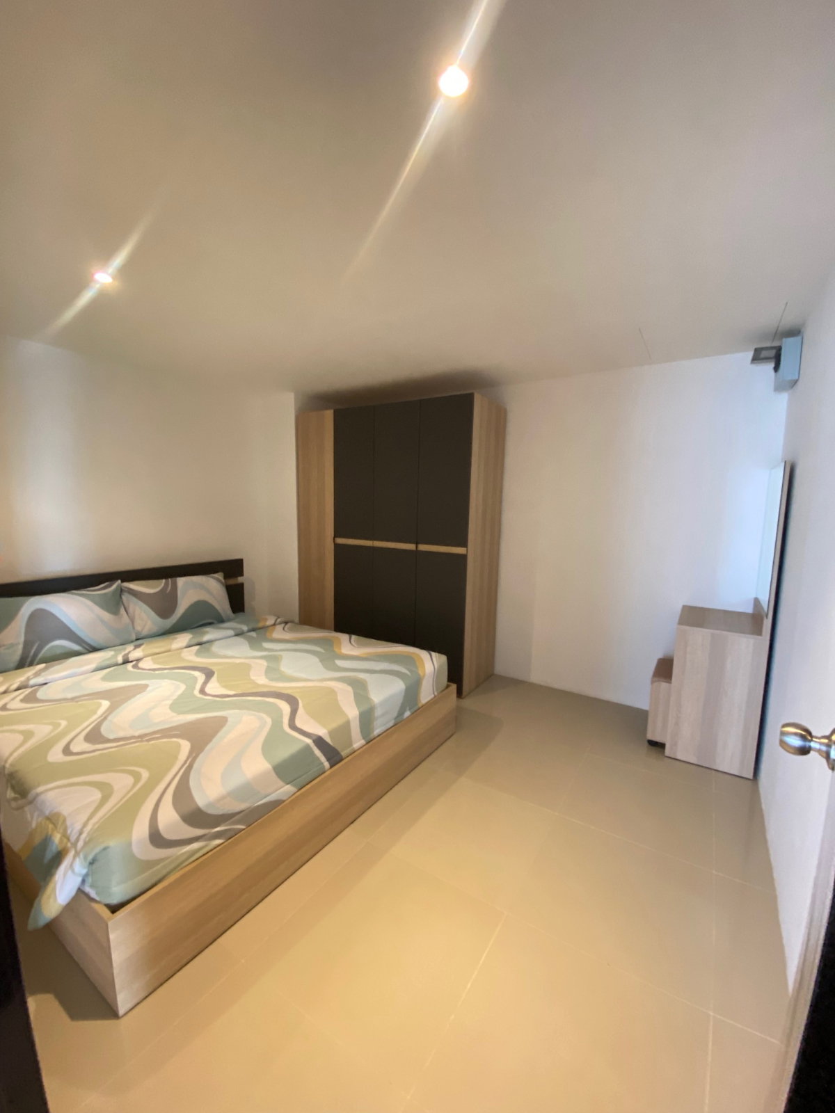 Immediate Cash Flow! Phuket Freehold Condo for Sale with Existing Tenant - image 3