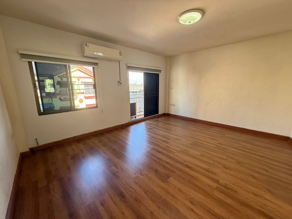 รูป 🏡ให้เช่าทาวน์โฮม 3 ชั้น หมู่บ้าน กลางเมือง เหม่งจ๋าย - ลาดพร้าว 80 3 ห้องนอน 4 ห้องน้ำ 2 ห้องนั่งเล่น หลังมุม ซอยส่วนตัว เงียบสงบ - รูปที่ 7/15