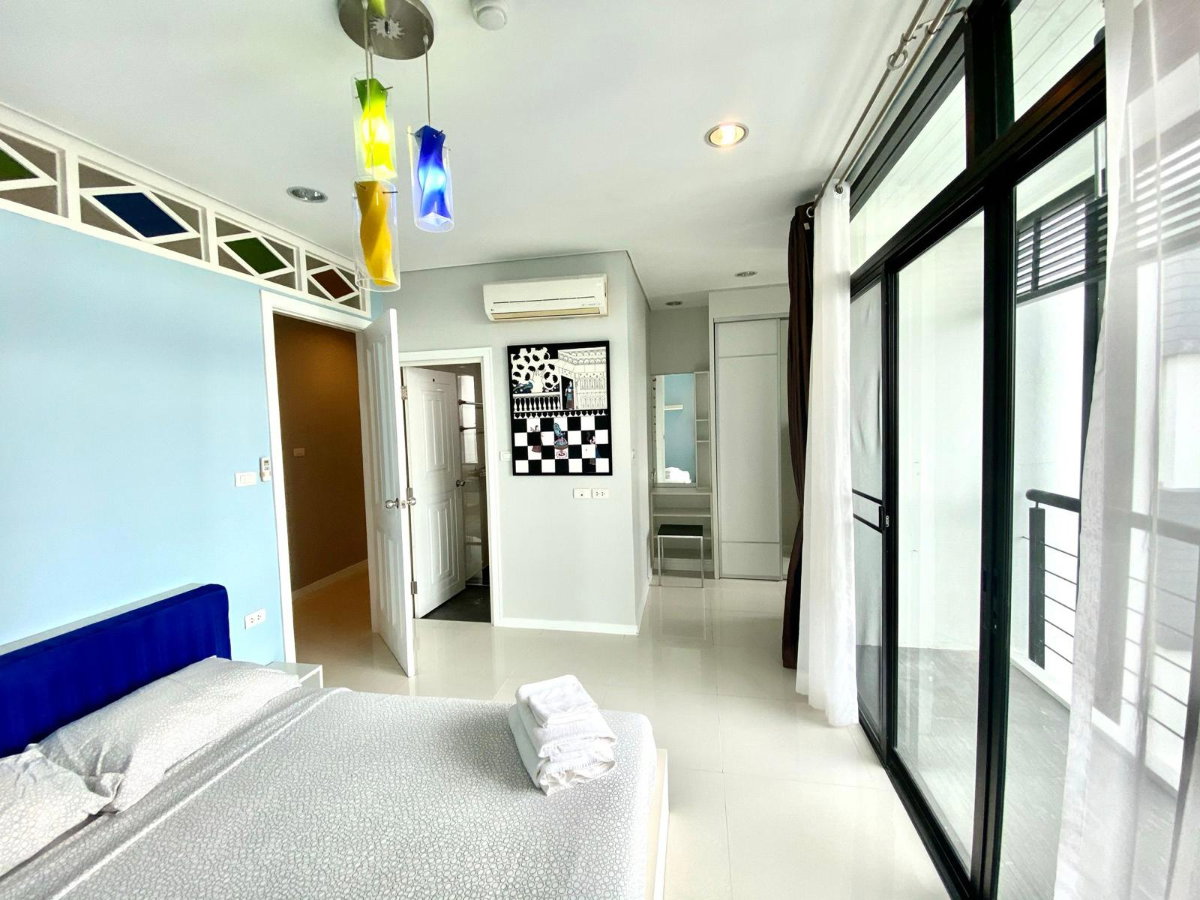 Massive 202 sqm. Foreign Freehold Condo at Kamala Regent - image 5