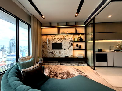 Condos for sale : Wide-Frontage Layout with an airy living space, FREE transfer fees and FREE furniture included