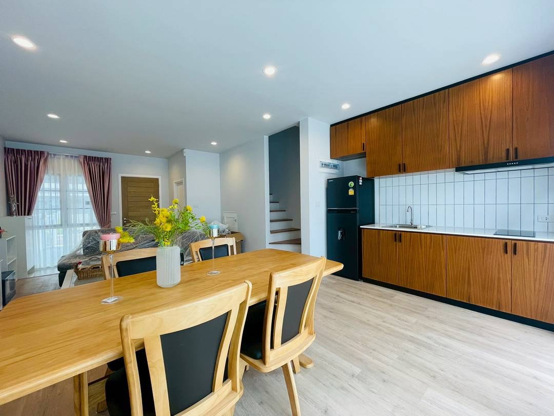รูป 🏡 ให้เช่าทาวน์โฮม หลังใหญ่ 3 ชั้น ในโครงการ เดินทางสะดวก ติดถนนวงแหวนรอบ 2 - พร้อมเฟอร์นิเจอร์ครบ ทำเลดีมาก ใกล้รวมโชค โรงเรียนนานาชาติ Supermarket - รูปที่ 5/12
