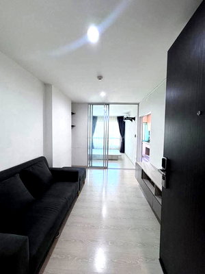 Condos for rent : Condo for rent: Niche id Sukhumvit 113. Beautiful, clean room with pool view. Fully furnished close to BTS Samrong Interchange Station