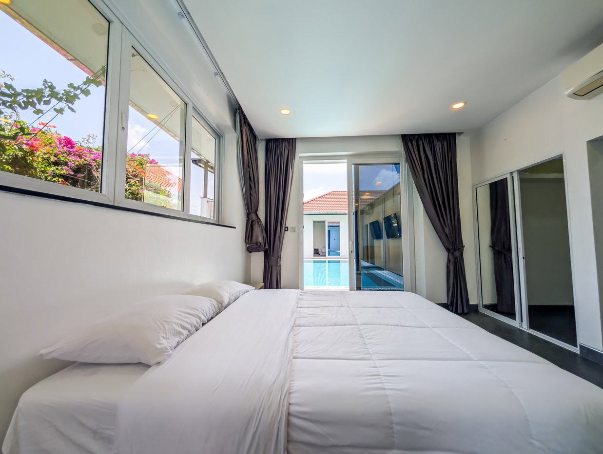 รูป Luxury Pool Villa for Sale East Pattaya Near Regents School - รูปที่ 14/26