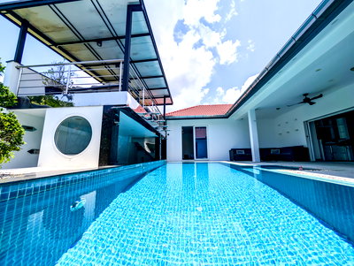 Houses for sale Chonburi : Luxury Pool Villa for Sale East Pattaya Near Regents School