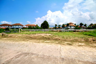 Land for sale Assumption College Rayong : For sale 2 filled land plots, 150 sq.w. each, located in Chokdee Village, Noen Phra, Rayong, Road Kor 2, behind Passione Shopping Destination