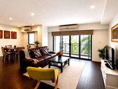 ขายคอนโด : ขายคอนโดเก่า low rise  ห้องใหญ่ 135.48 ตร.ม. ทำเล ซอยศูนย์วิจัย พระมเก้า เพชรบุรีตัดใหม่