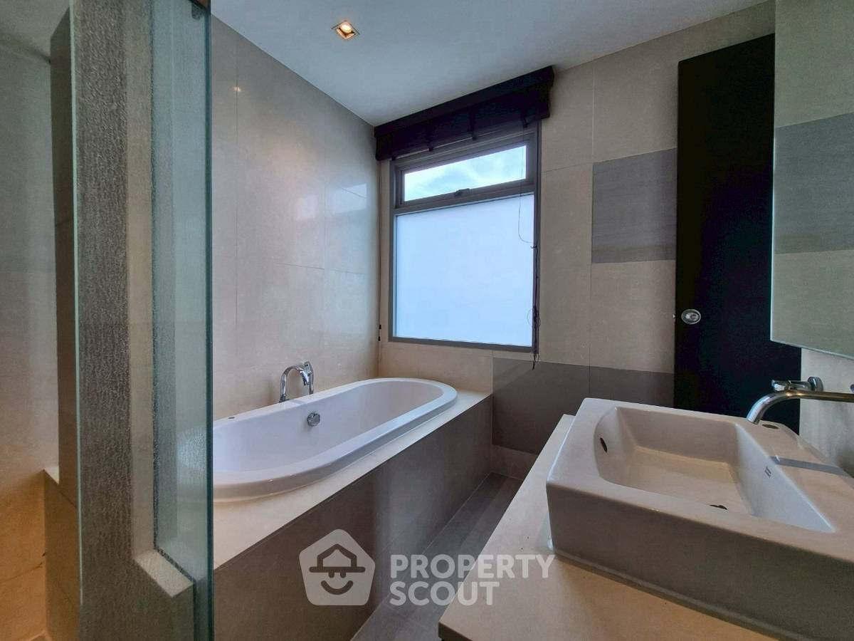 picture 3-BR Condo at The Madison near BTS Phrom Phong (ID 2859953) - 15/20