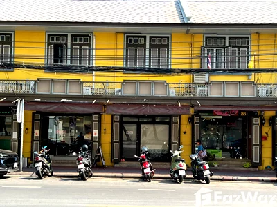 Townhouses for sale Bangkok : 2 Bedroom Townhouse for sale in Chana Songkhram, Bangkok  6236893