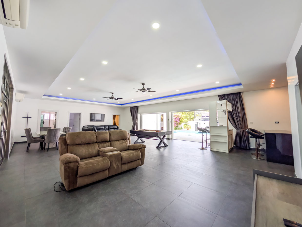 รูป Luxury Pool Villa for Sale East Pattaya Near Regents School - รูปที่ 6/26